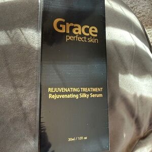 Grace Rejuvenating Snail Silky Serum